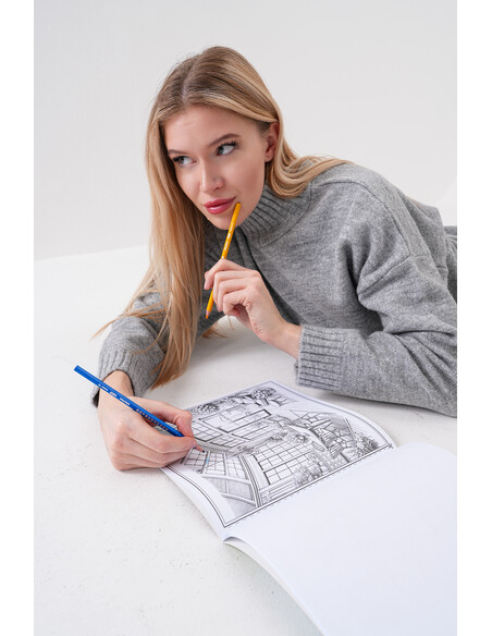 'Renkleri Kucakla' Her Yaş İçin Boyama Kitabı