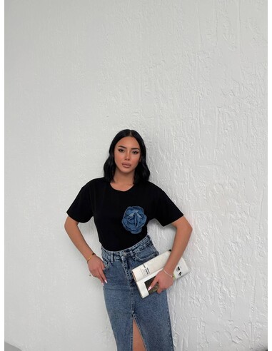 Siyah Kadın T-shirt Kot Gül Detay
